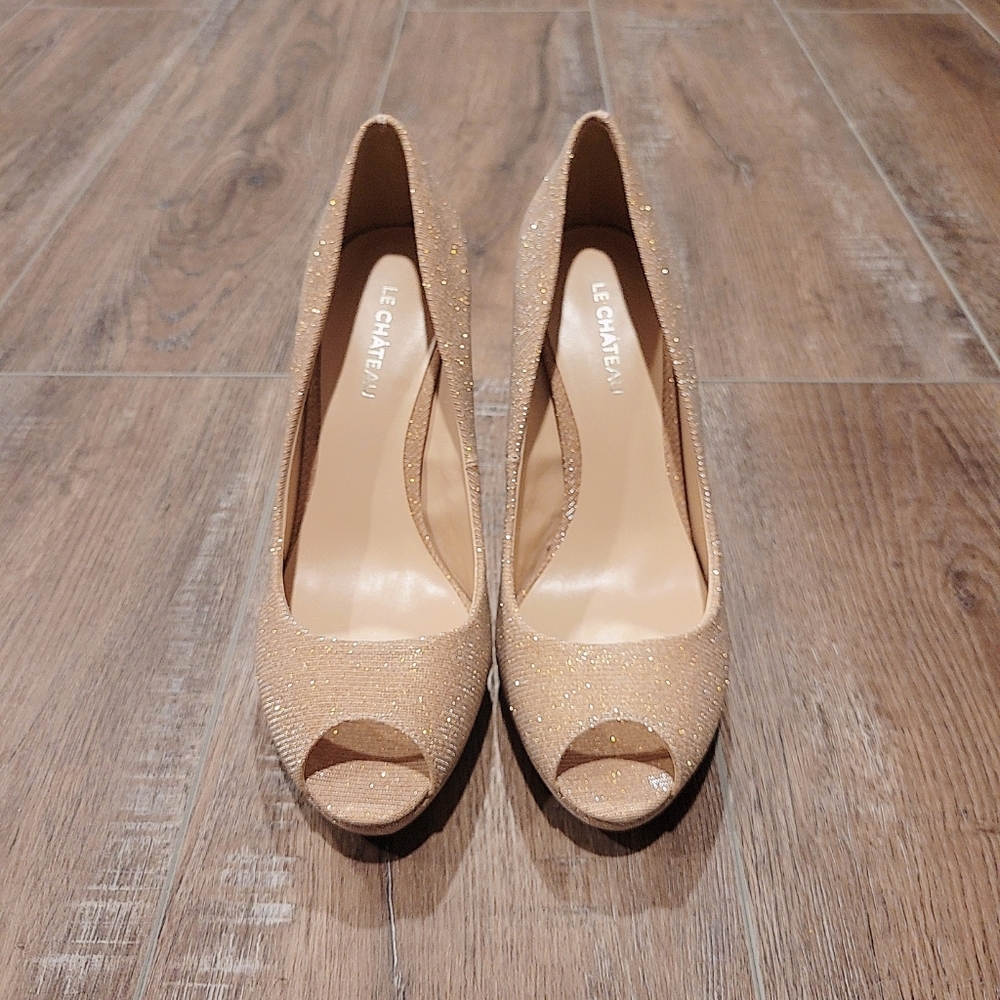 NEW Le Chateau Cream Sparkle heels. Size 38 (size 7 U.S.)